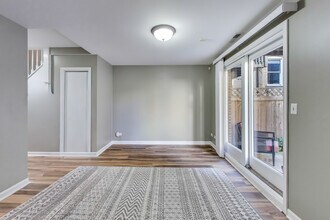 2305 W Thomas St in Chicago, IL - Building Photo - Building Photo