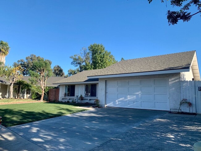 24352 Chrisanta Dr in Mission Viejo, CA - Building Photo - Building Photo