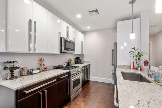 50 Dedham Ave, Unit 50 Dedham Avenue #25 in Needham, MA - Building Photo - Building Photo