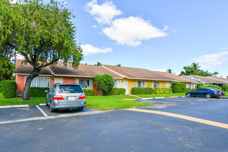 Forest Glen in West Palm Beach, FL - Building Photo - Building Photo