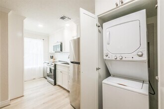 2631 Persa St-Unit -B in Houston, TX - Building Photo - Building Photo