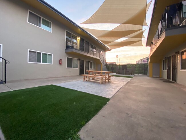 4233 Euclid Ave in San Diego, CA - Foto de edificio - Interior Photo