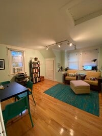 2415 Beechwood Blvd, Unit Carriage House