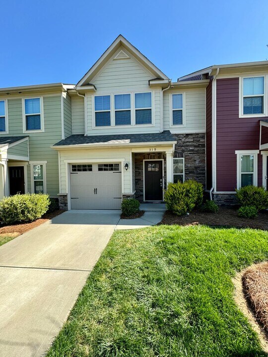 319 Pond Pl Ln in Stallings, NC - Building Photo