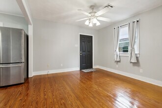 209 Vine St in Metairie, LA - Foto de edificio - Building Photo