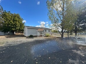 15517 Riveredge Rd in Klamath Falls, OR - Foto de edificio - Building Photo
