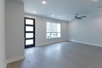 817 Crystal Oak Ln in Arlington, TX - Building Photo - Building Photo