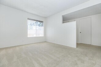 Palm Lane Apartment Homes in Anaheim, CA - Building Photo - Building Photo