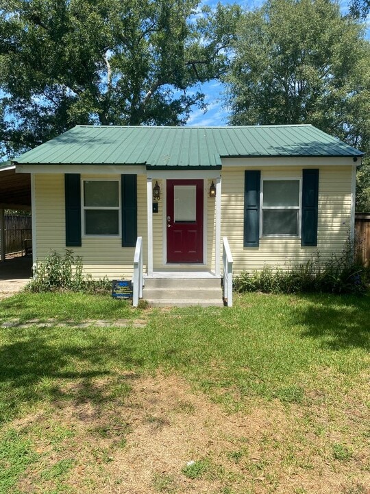 120 Rosewood Dr in Hammond, LA - Building Photo