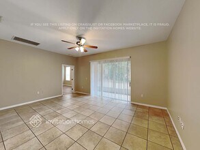 555 Bluff Pass Dr in Eustis, FL - Foto de edificio - Building Photo