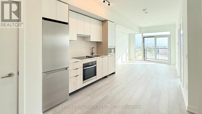 1007 The Queensway in Toronto, ON - Building Photo - Building Photo