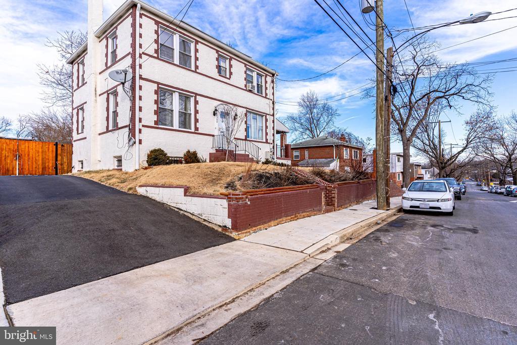 4500 Clay St NE in Washington, DC - Building Photo