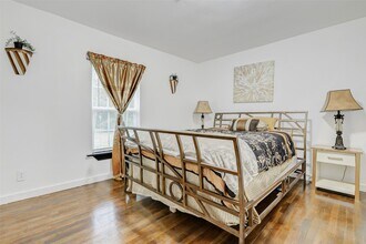 706 Beaumont St in Anahuac, TX - Building Photo - Building Photo