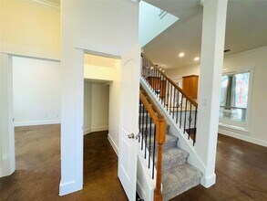 609 Franklin Blvd, Unit A in Austin, TX - Foto de edificio - Building Photo