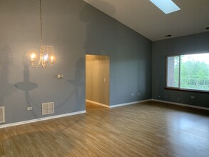 881 Swift Rd in Addison, IL - Building Photo - Building Photo