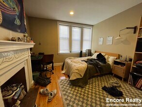 19 Thatcher St, Unit 6 in Brookline, MA - Foto de edificio - Building Photo