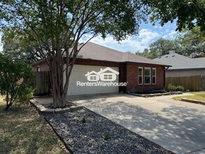 7019 Crested Quail in San Antonio, TX - Building Photo - Building Photo