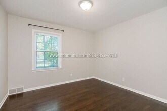 9913 Foster St in Overland Park, KS - Building Photo - Building Photo
