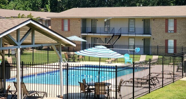 Longleaf Pointe Apartments in Hattiesburg, MS - Building Photo - Building Photo