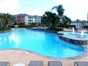 Reserve at Tranquility Lake in Pearland, TX - Foto de edificio - Building Photo