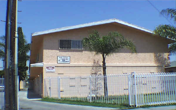 3321 Elizabeth Ave in Lynwood, CA - Building Photo