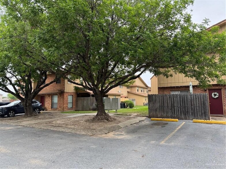 6800 N 23rd St, Unit B-2 in McAllen, TX - Foto de edificio