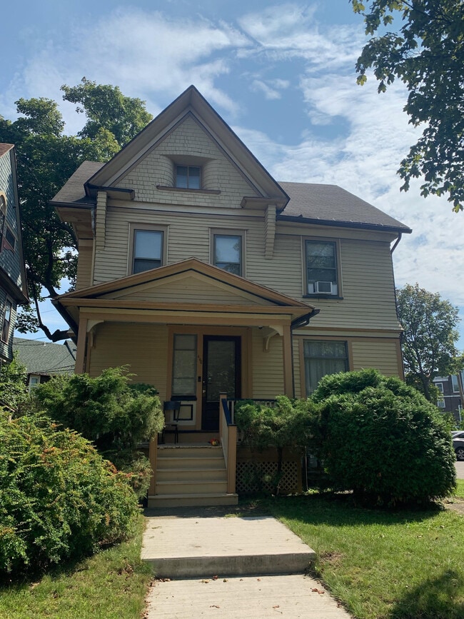 466 Alexander St, Unit 2 in Rochester, NY - Building Photo - Building Photo