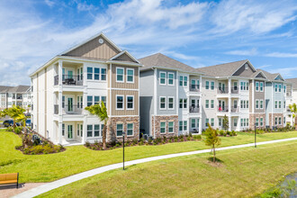 The Carlton of West Melbourne in West Melbourne, FL - Building Photo - Building Photo