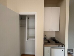 53 W 72nd St in New York, NY - Building Photo - Building Photo