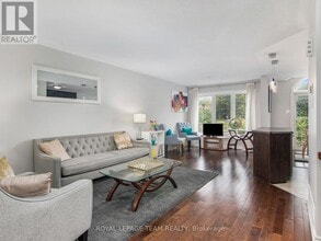 330 Forestbrook St in Ottawa, ON - Building Photo - Building Photo