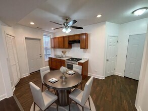 1635 W 57th St, Unit 1 in Chicago, IL - Building Photo - Building Photo