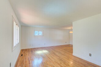 321 Patrician Dr in Hampton, VA - Building Photo - Building Photo