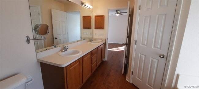 property at 9 Elder Ct W