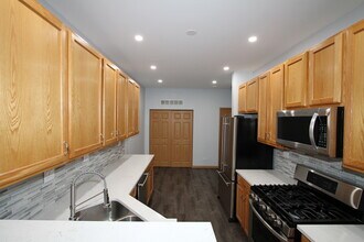 2534 Hillsboro Blvd in Aurora, IL - Building Photo - Building Photo