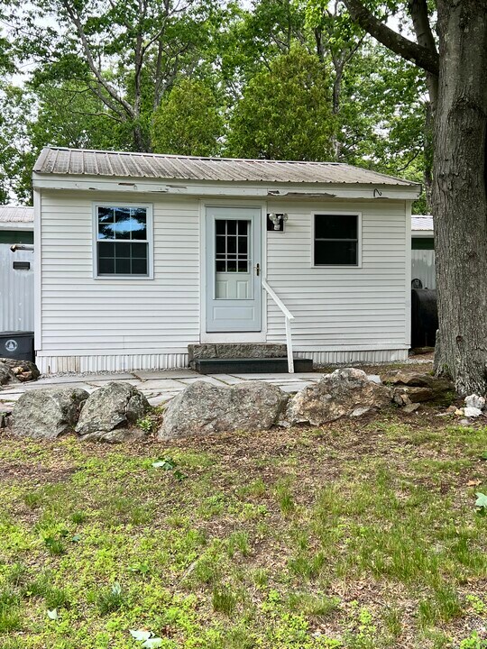 349 Brickett Hill Rd in Pembroke, NH - Building Photo