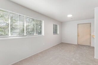18223 73rd Ave NE in Kenmore, WA - Foto de edificio - Interior Photo