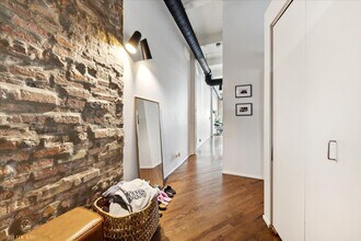 1720 N Marshfield Ave, Unit 402 in Chicago, IL - Building Photo - Building Photo