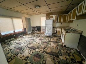 408 S Duff St in Mitchell, SD - Foto de edificio - Building Photo