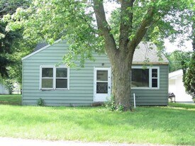 1026 Fulton St in Waterloo, IA - Building Photo