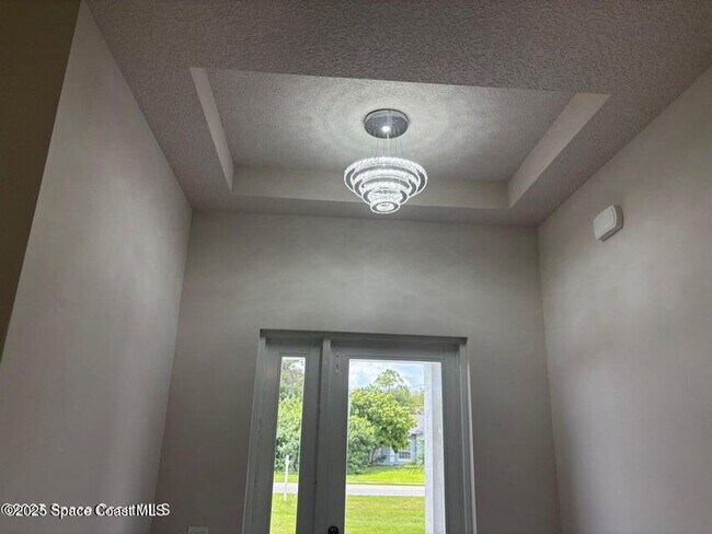 3839 Jupiter Blvd SE in Palm Bay, FL - Foto de edificio - Building Photo