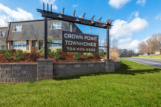 Crown Point Townhomes in Charlotte, NC - Building Photo - Building Photo