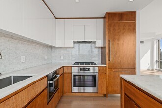 75 Park Ln S in Jersey City, NJ - Building Photo - Building Photo