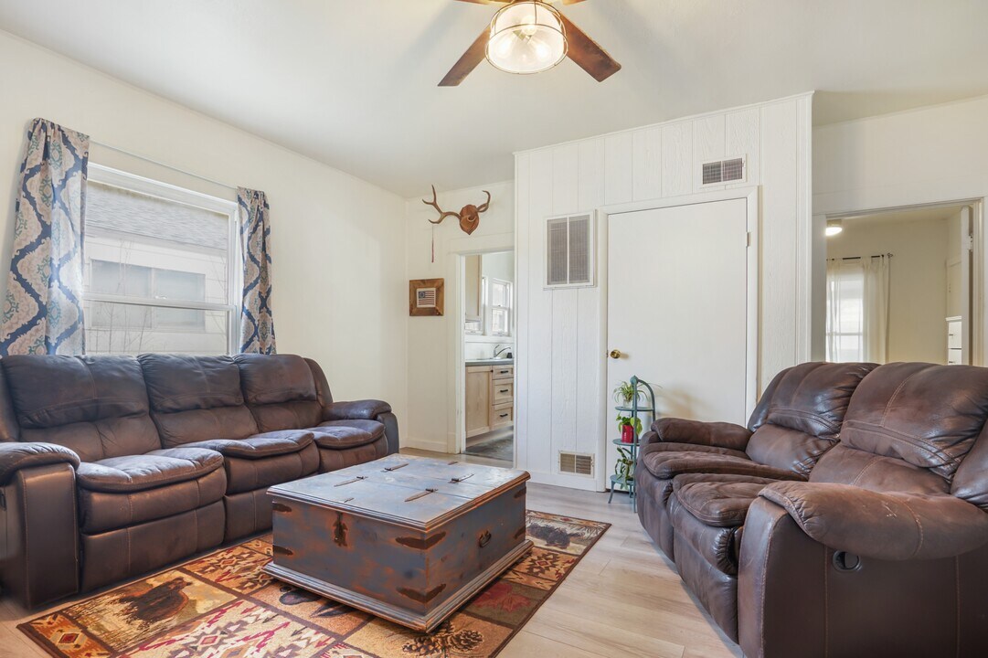 1009 8th St in Rupert, ID - Building Photo