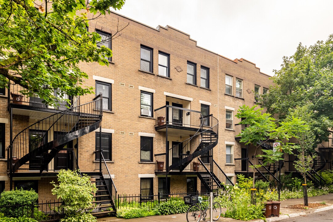 4206 De Mentana Rue in Montréal, QC - Building Photo