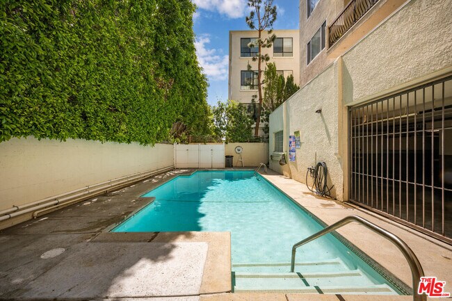 1520 Camden Ave in Los Angeles, CA - Building Photo - Building Photo