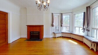 157 Spadina Rd in Toronto, ON - Building Photo