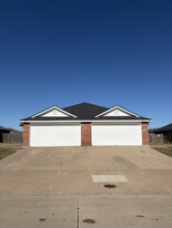 208 Robin St in Crowley, TX - Building Photo