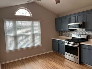 401 Cromwell Cir in Bartlett, IL - Building Photo - Building Photo