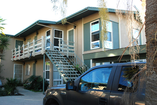 2729 Calle Del Comercio in San Clemente, CA - Foto de edificio - Building Photo