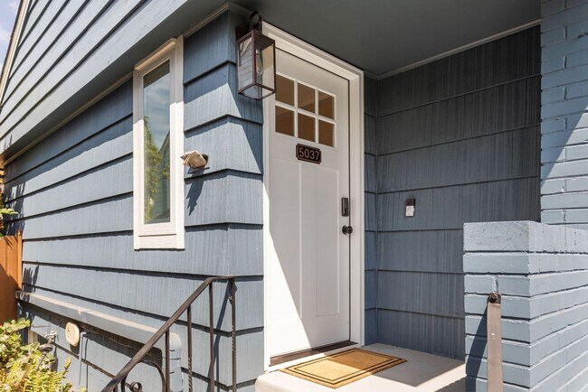 5037 38th Ave NE in Seattle, WA - Building Photo - Building Photo